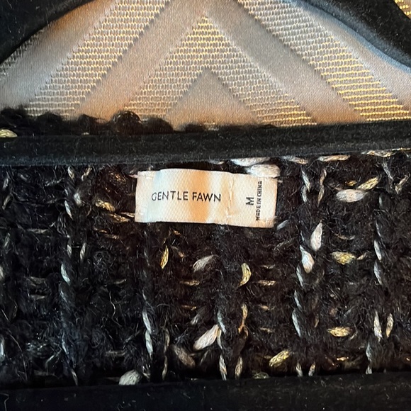 Size Med. Black Long Sleeved Sweater. - Picture 6 of 6